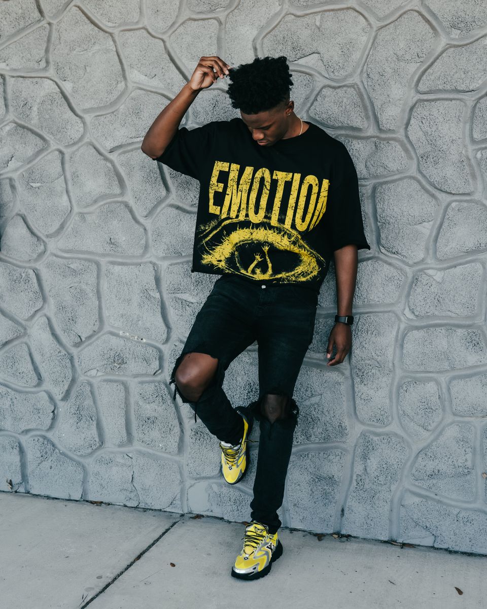 Mixed Emotion Trapped Croppred Tee Black